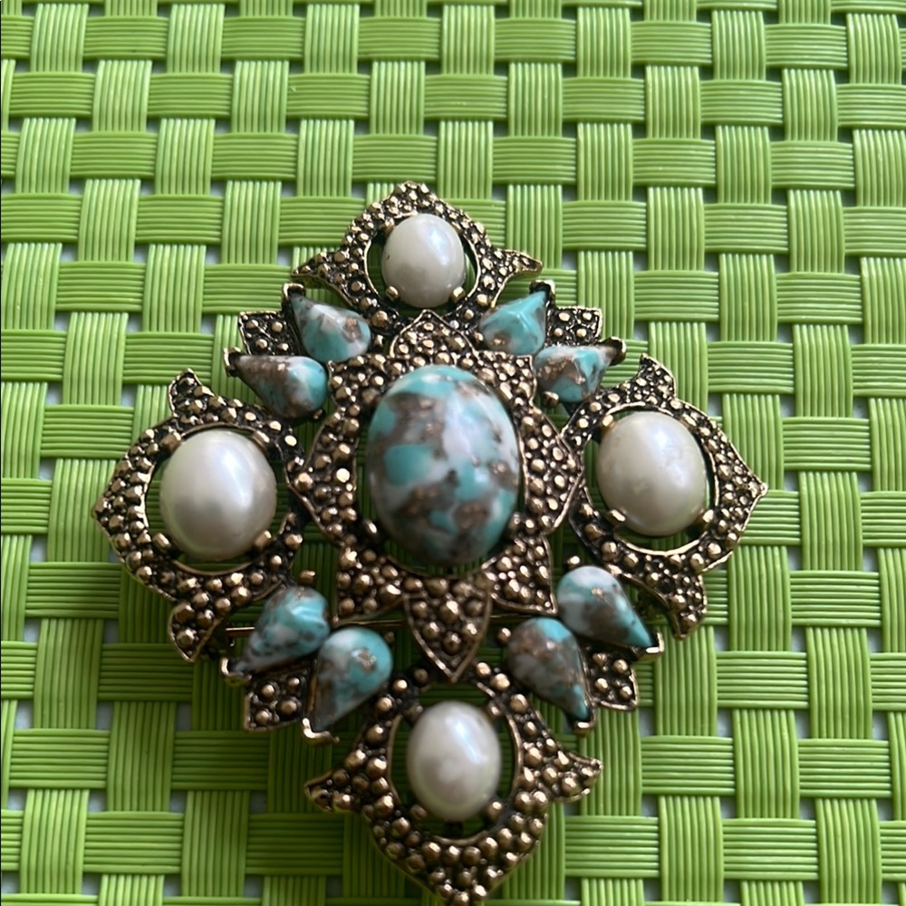 Sarah Coventry Blue and White Brooch with Intricate Filigree